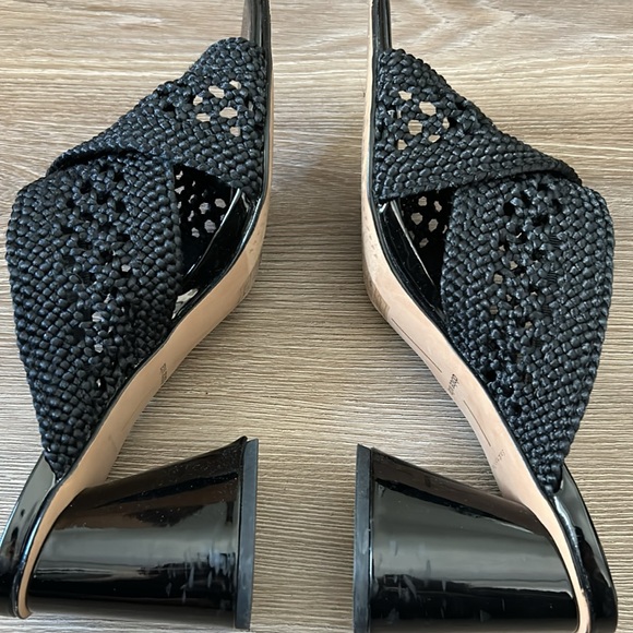 Dolce Vita woven comfy cross-over slide sandals with chunky heel, size 9.5 - Picture 4 of 7